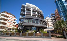 Hotel Caraibi - Breakfast Until 11-00&Dinner-Mirabilandia Partner