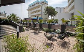 Hotel Caraibi - Breakfast Until 11-00&Dinner-Mirabilandia Partner